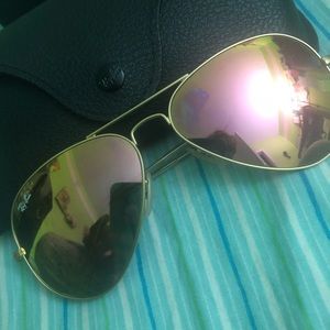 Rayban 3025 Aviator. Rose Gold mirror Lens